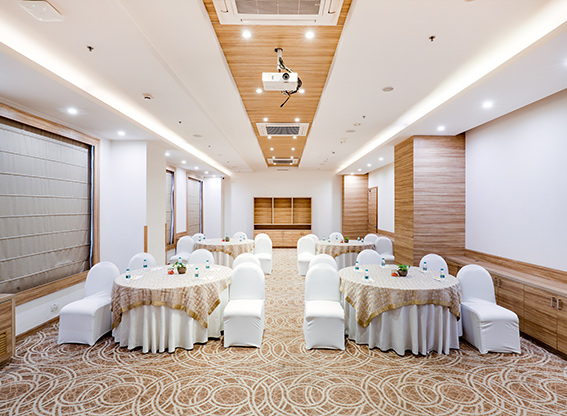 28_Jun_2023_05_25_35LTH-Conference-Room---Round-Table.jpg