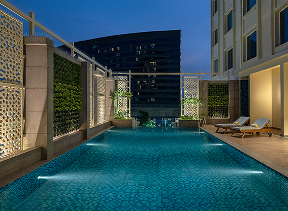 hotels with swimming pool in park street 