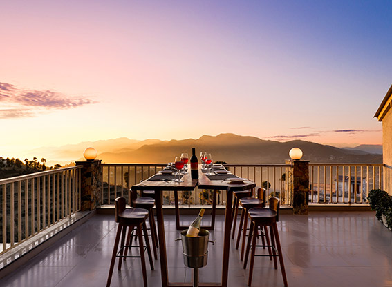 roof top dining in Mukteshwar