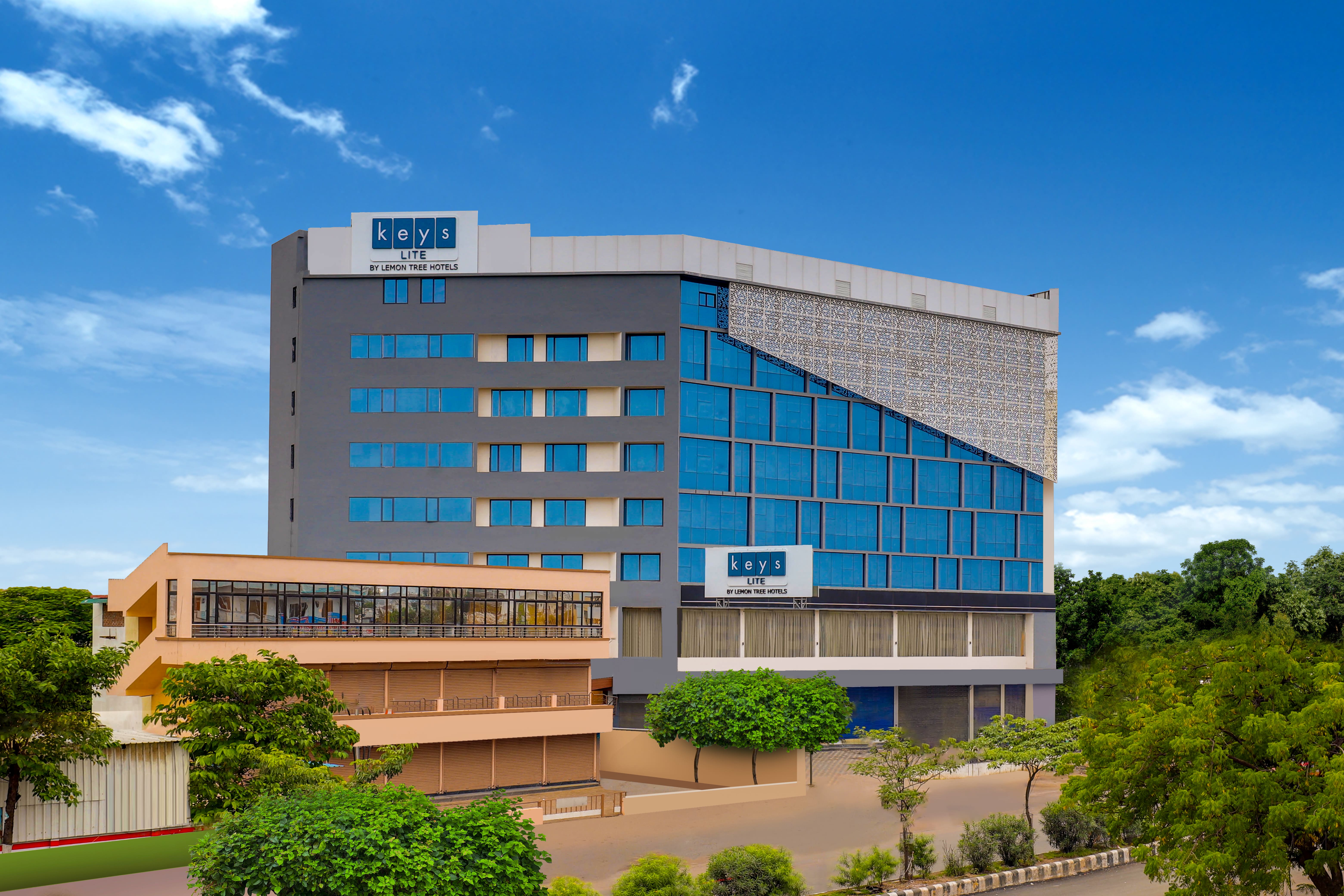 hotels near vadodara airport
